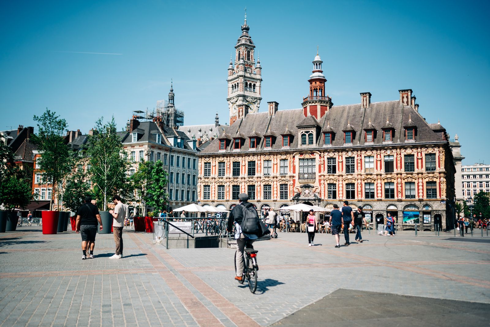 La Grand-Place de Lille, sa Vieille Bourse et son beffroi
