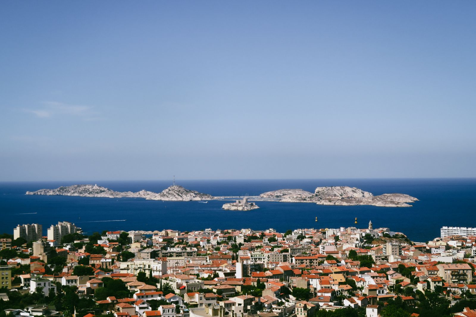 La côte de Marseille et les îles du Frioul vues du ciel